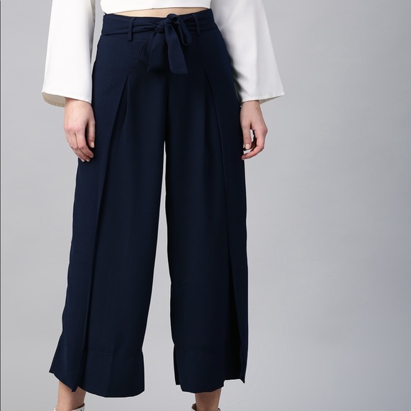 SASSAFRAS Pants - Black Solid Cropped Parallel Trouser for Women, Size-L